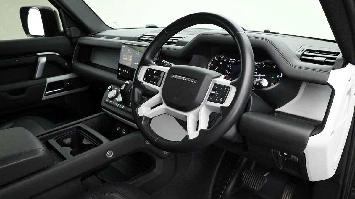 Land Rover Defender 110 Image 3
