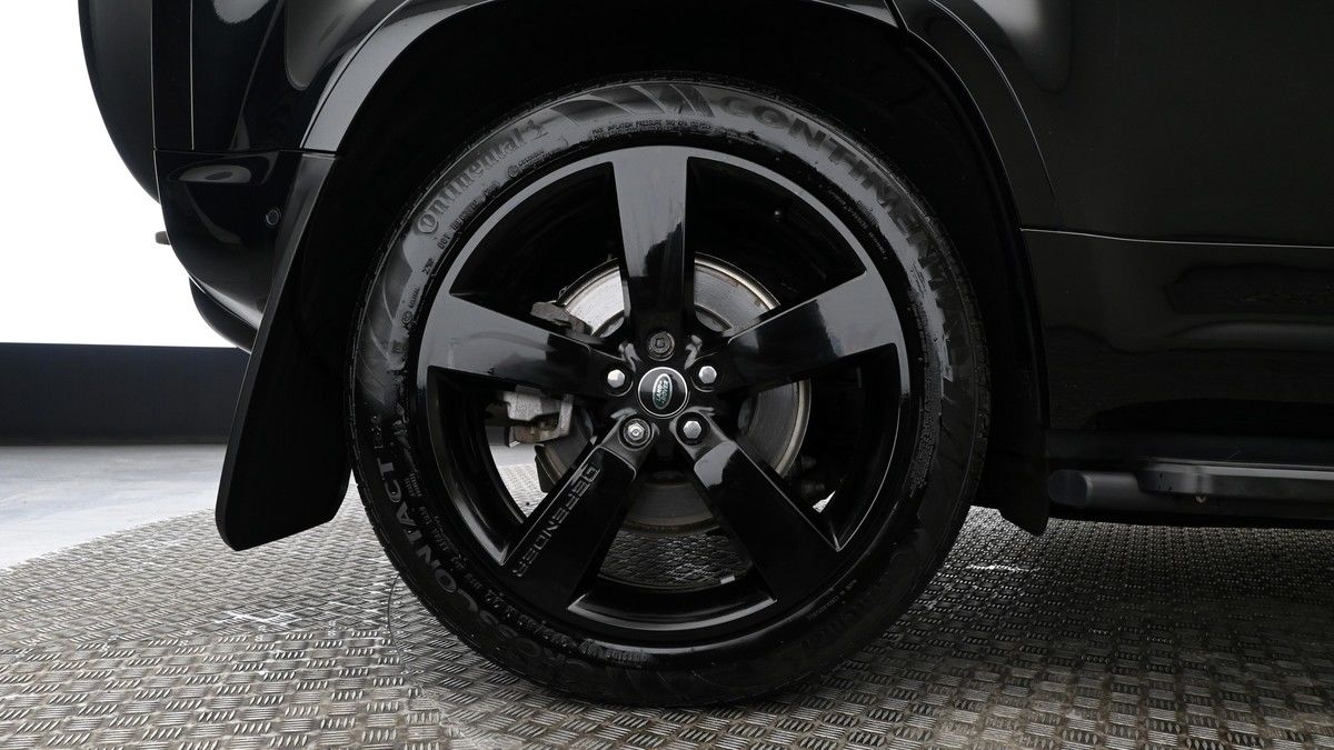 Land Rover Defender 110 Image 9