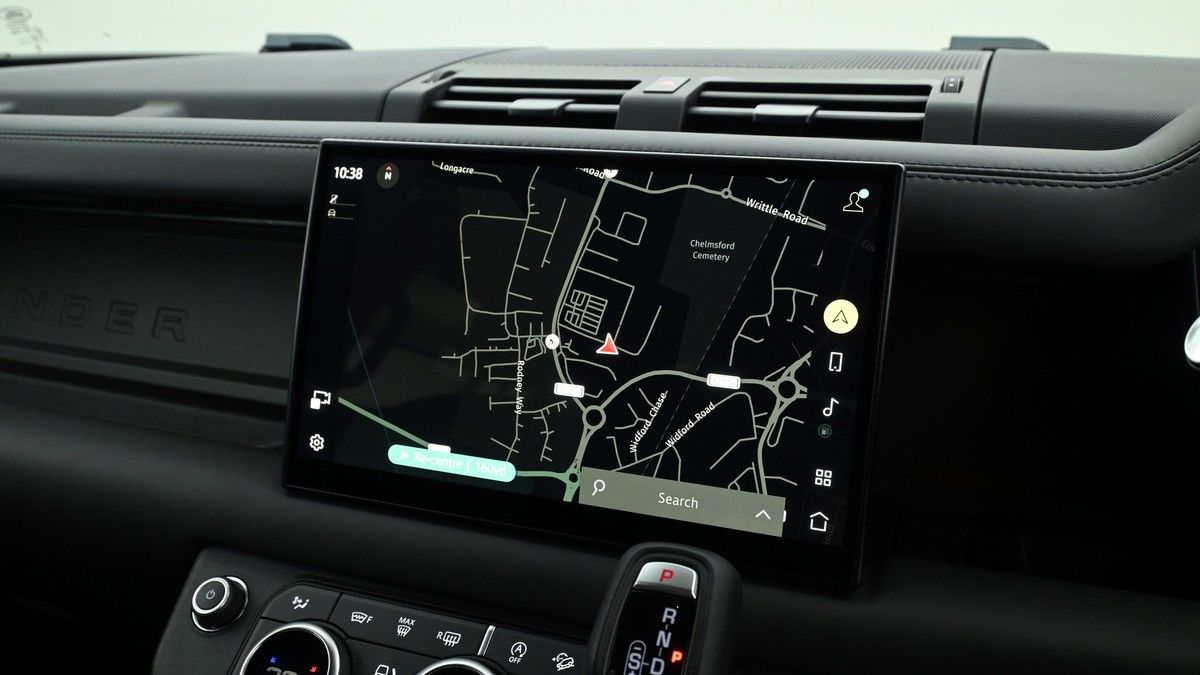 Land Rover Defender 110 Image 10