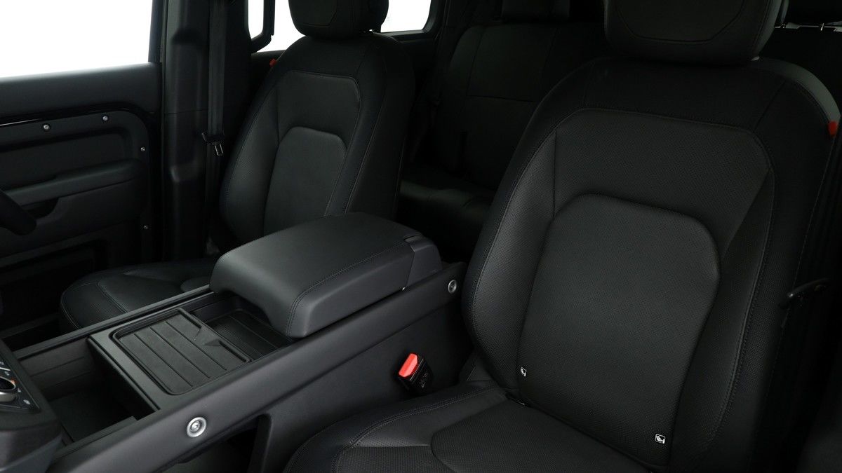 Land Rover Defender 110 Image 3