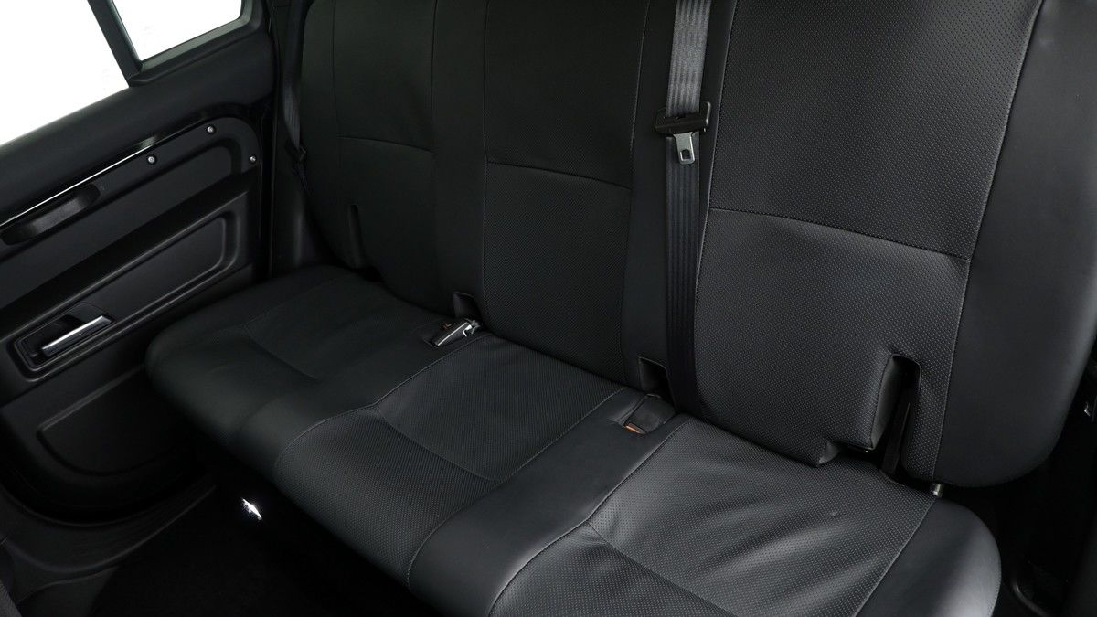 Land Rover Defender 110 Image 4