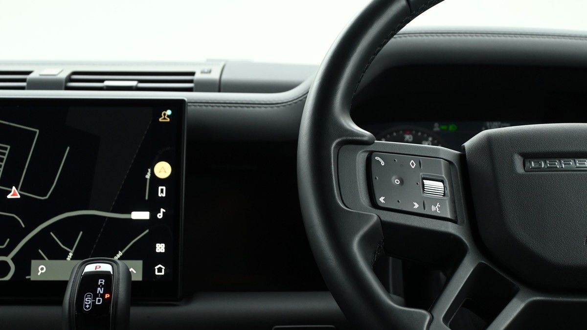 Land Rover Defender 110 Image 14