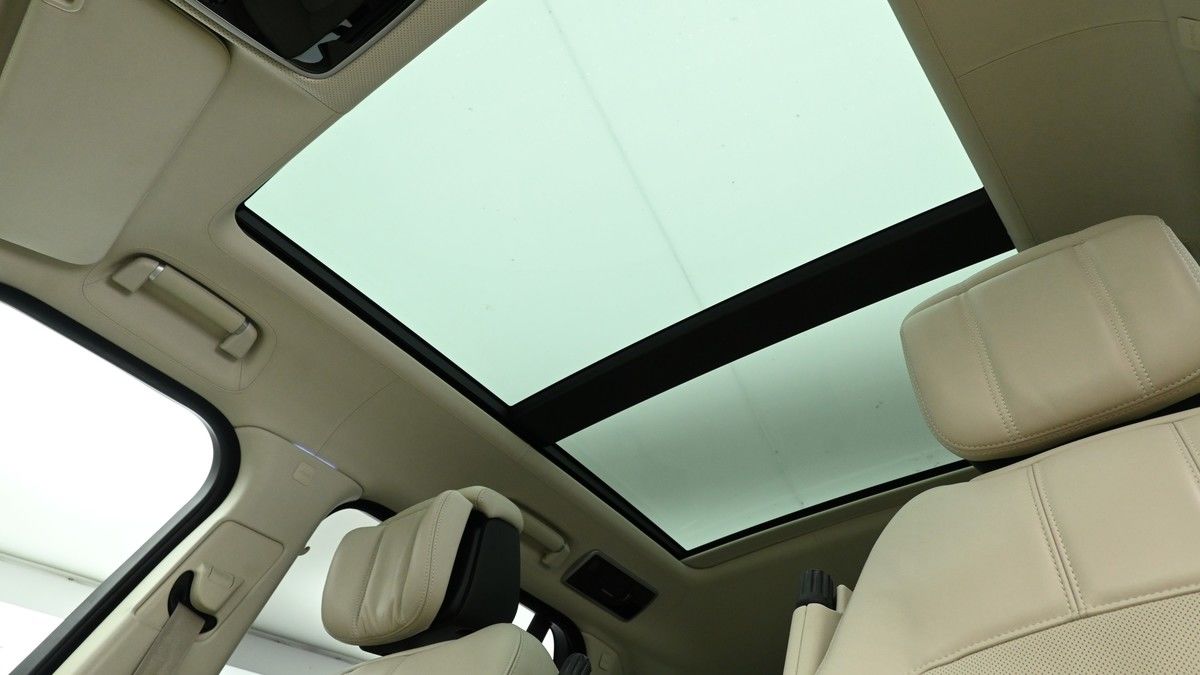 Land Rover Range Rover Image 2