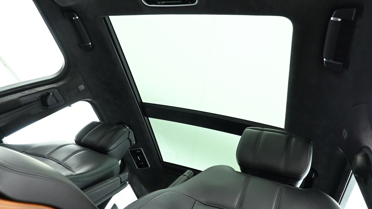 Land Rover Range Rover Image 2
