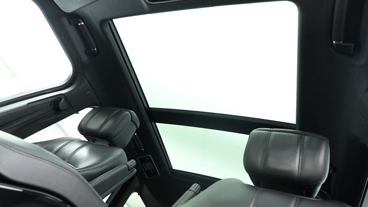 Land Rover Range Rover Image 2