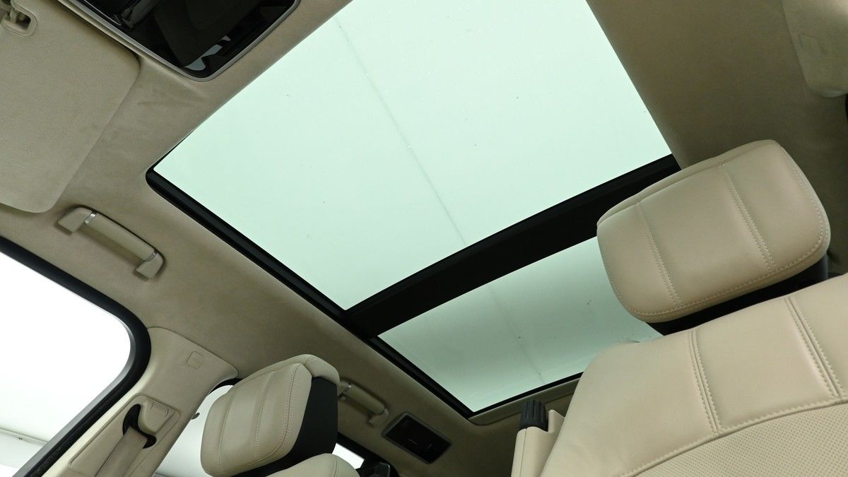 Land Rover Range Rover Image 2