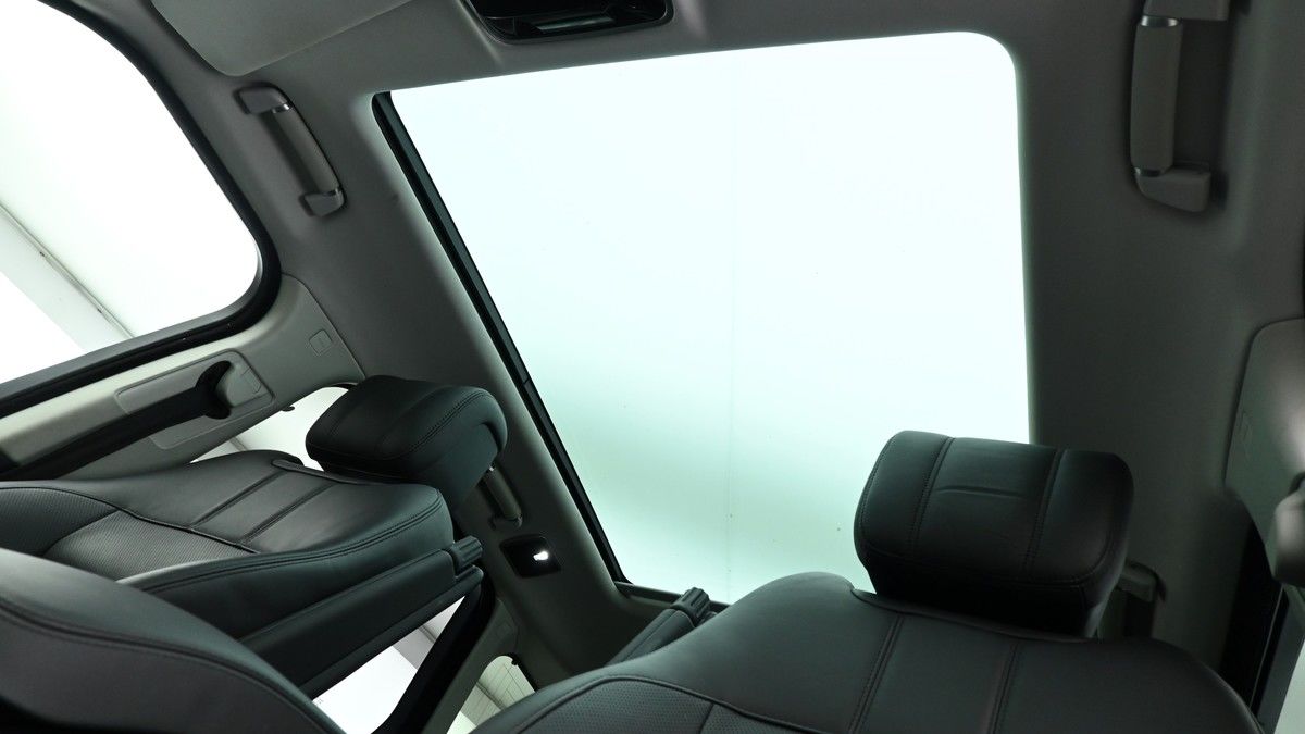 Land Rover Range Rover Image 2