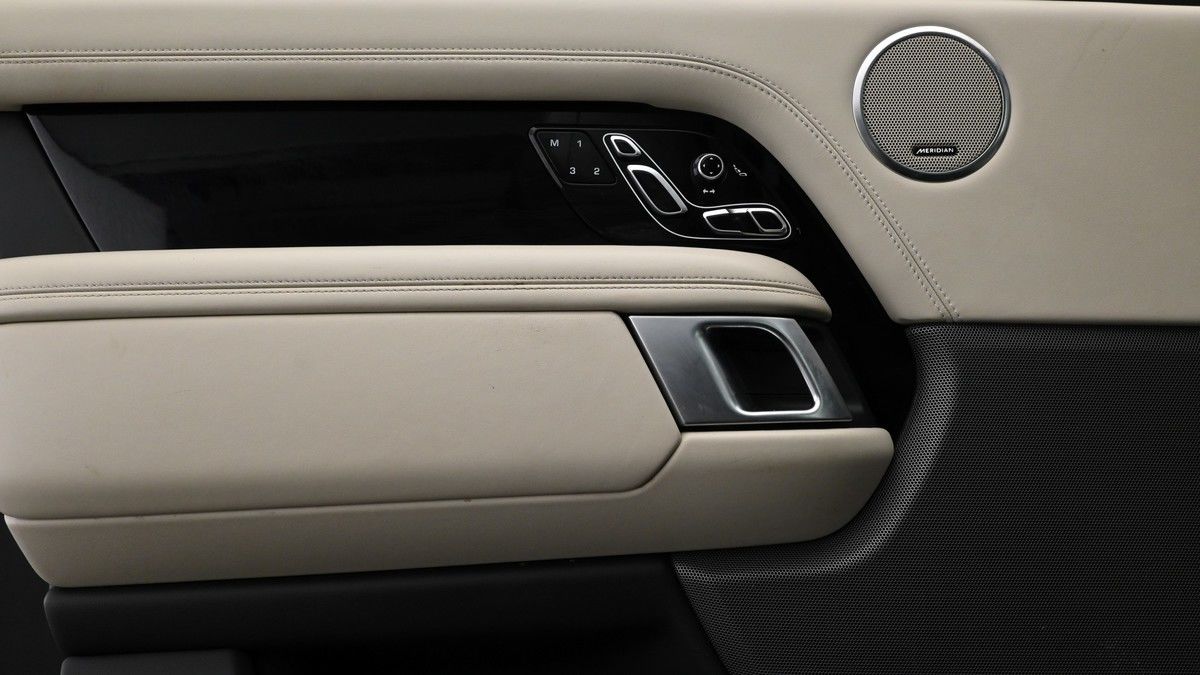 Land Rover Range Rover Image 13