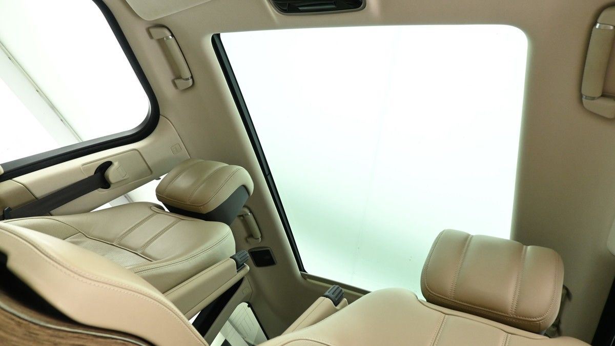 Land Rover Range Rover Image 2