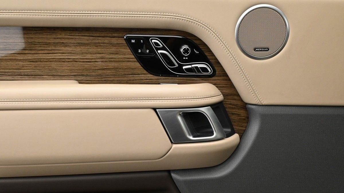 Land Rover Range Rover Image 13