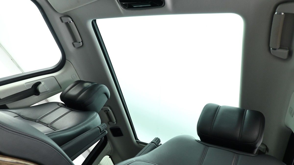 Land Rover Range Rover Image 2
