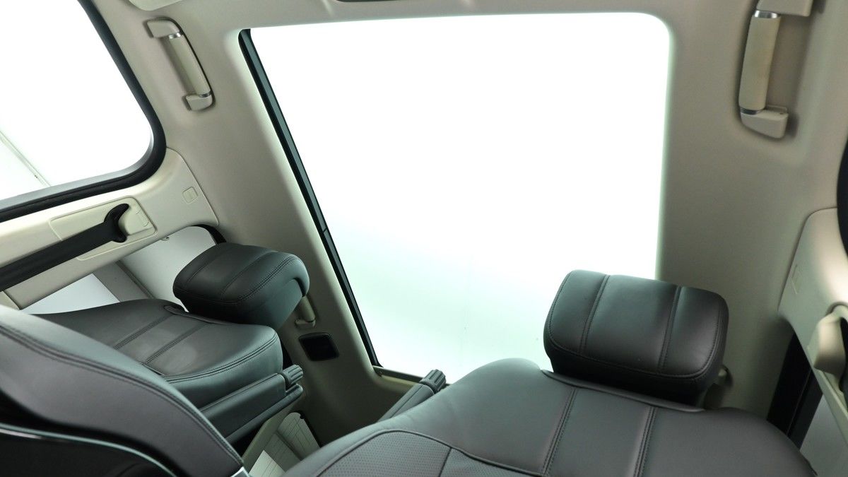 Land Rover Range Rover Image 2
