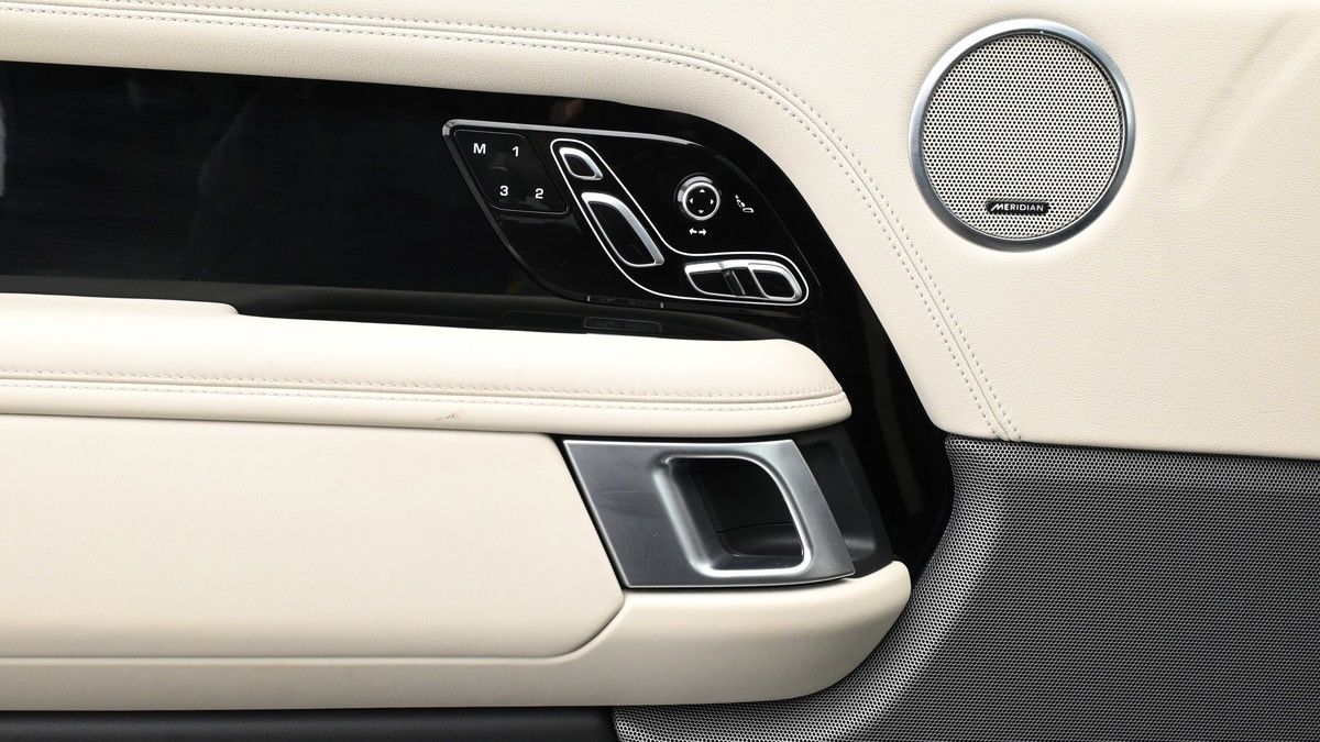 Land Rover Range Rover Image 13