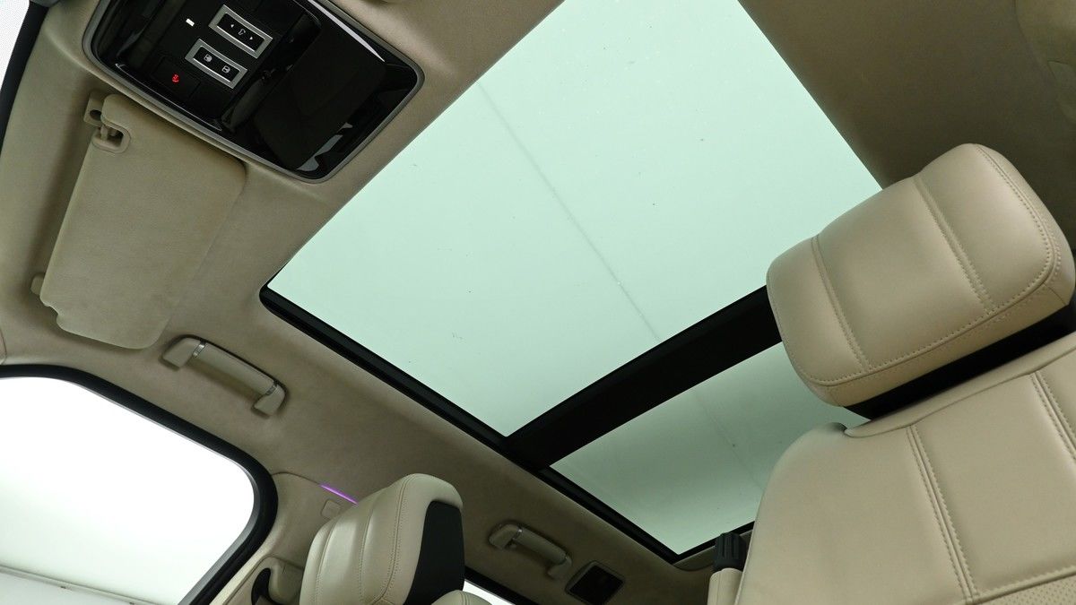 Land Rover Range Rover Image 2