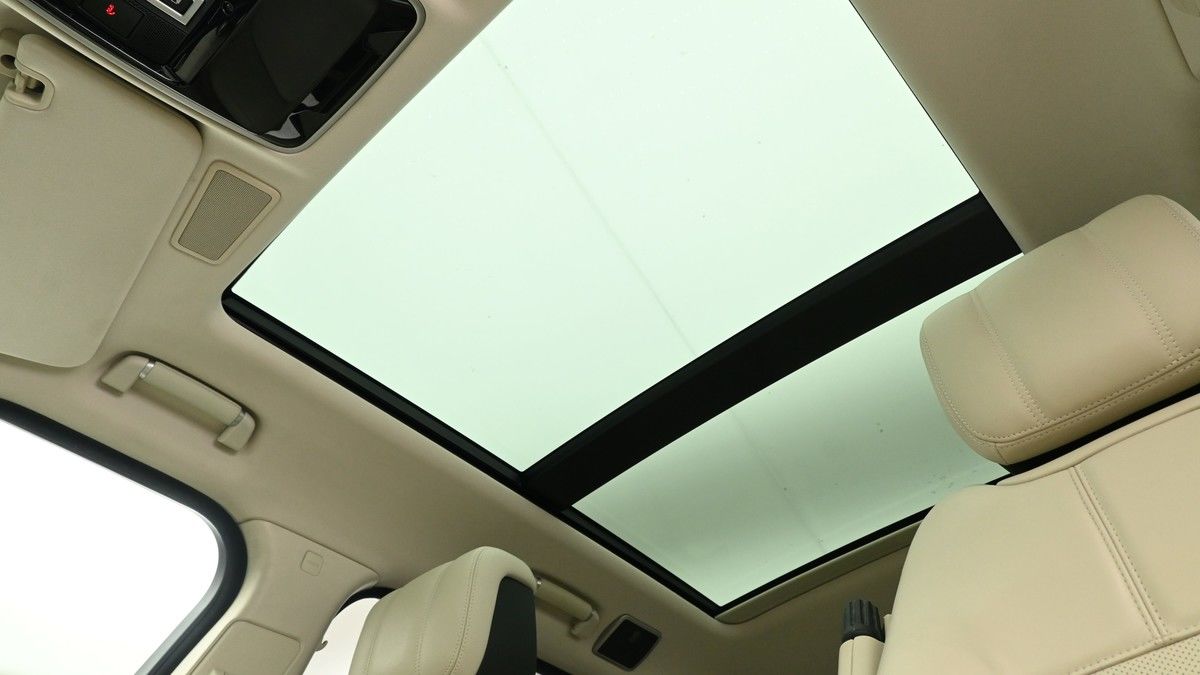 Land Rover Range Rover Image 2