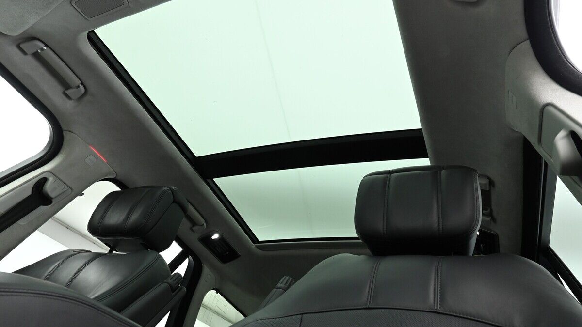 Land Rover Range Rover Image 2