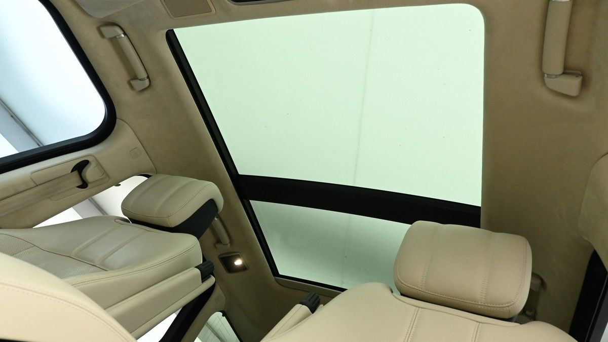 Land Rover Range Rover Image 2