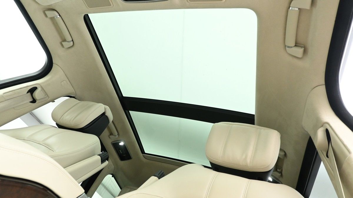 Land Rover Range Rover Image 2