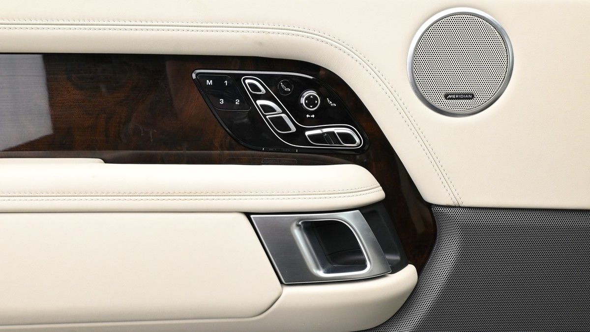 Land Rover Range Rover Image 13