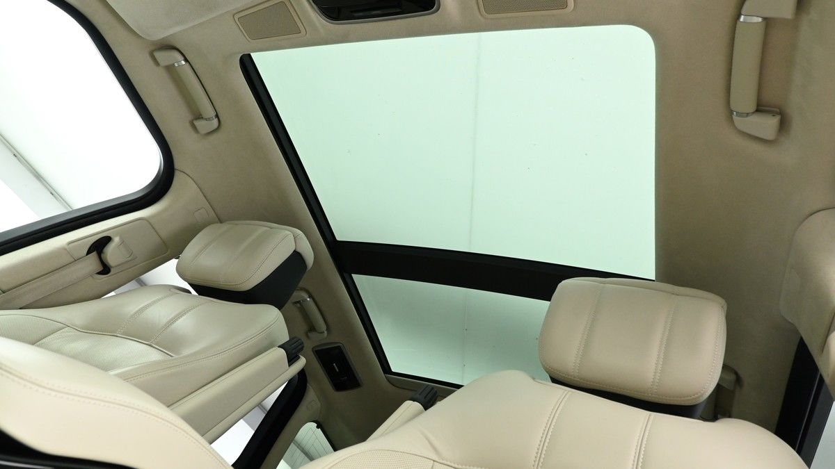 Land Rover Range Rover Image 2