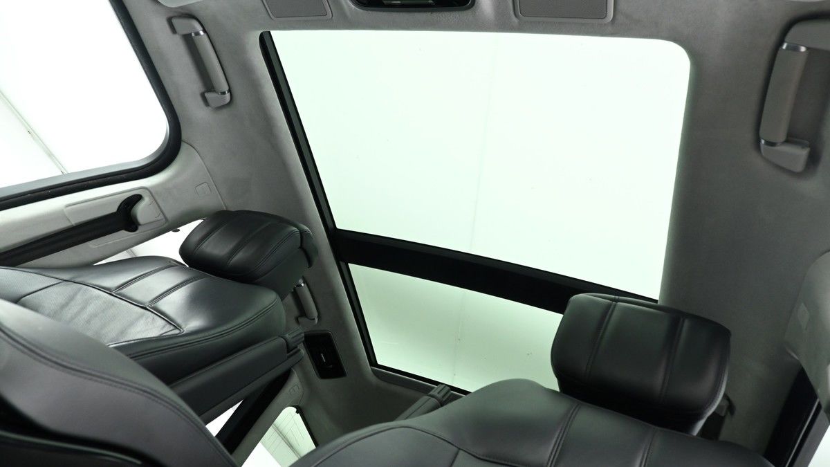Land Rover Range Rover Image 2