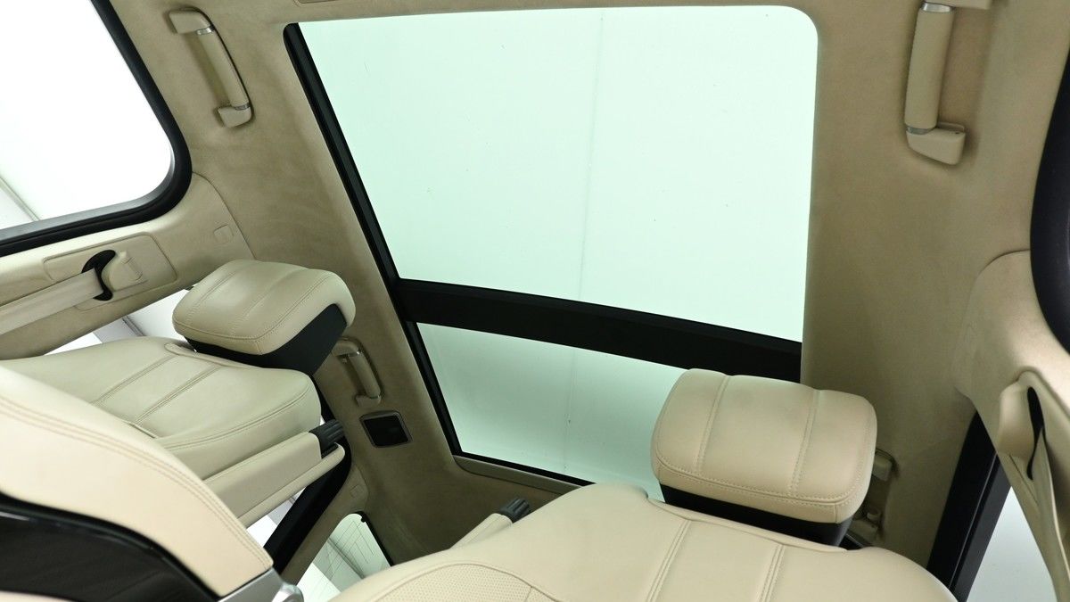 Land Rover Range Rover Image 2