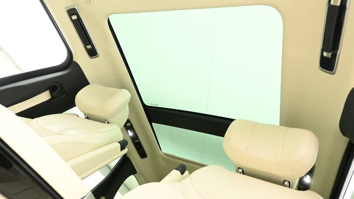 Land Rover Range Rover Image 2