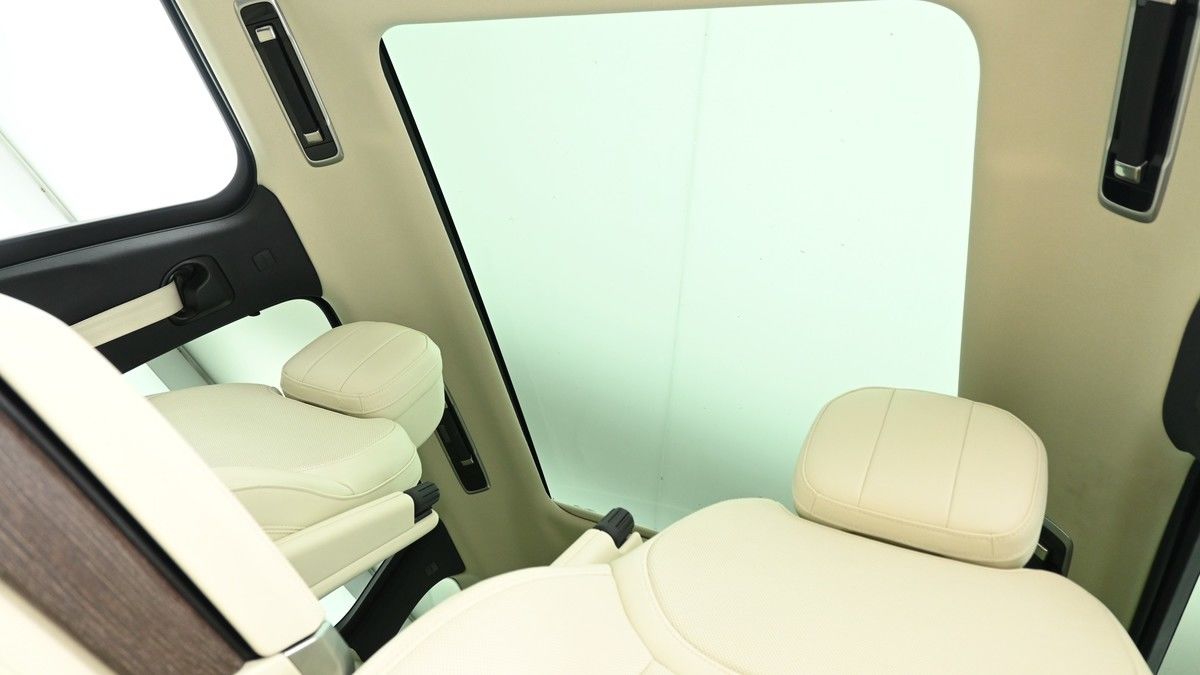 Land Rover Range Rover Image 2