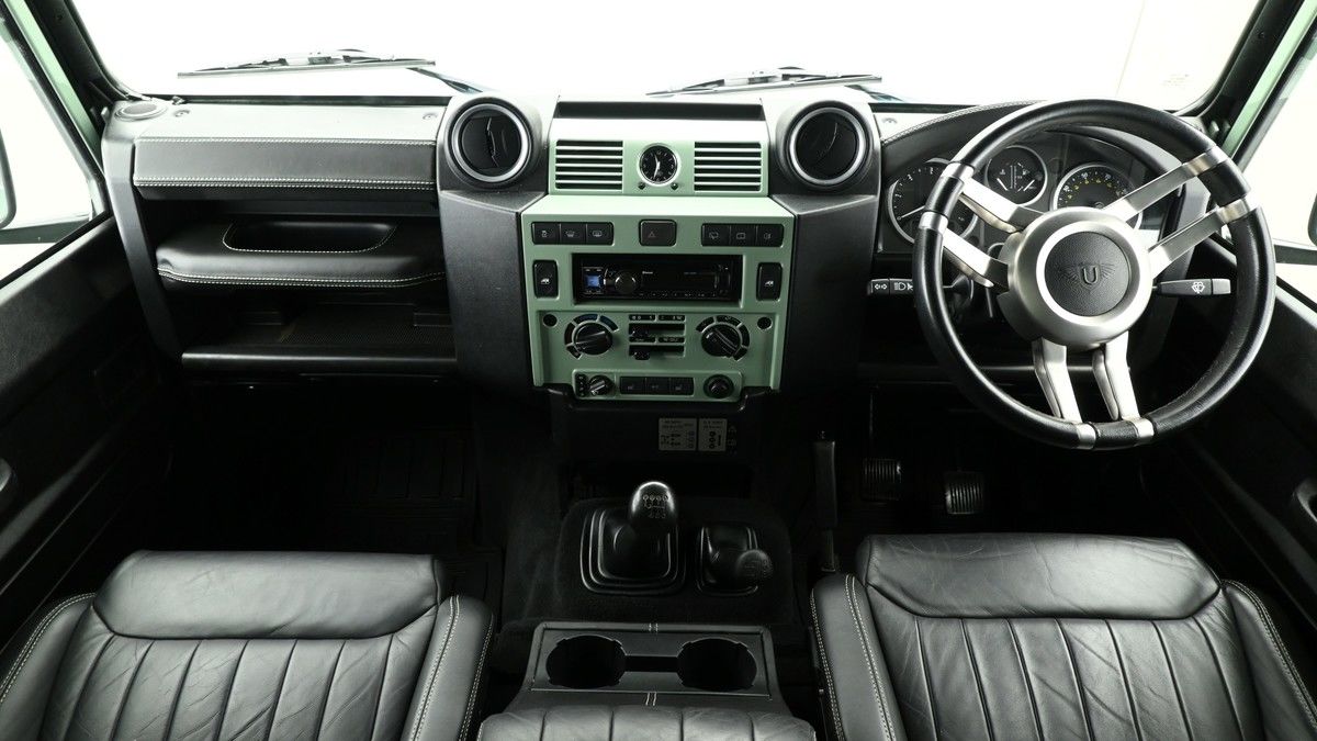 Land Rover Defender 90 Urban Image 14