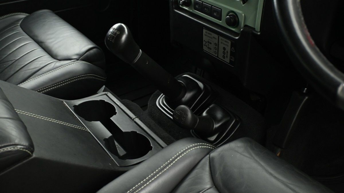 Land Rover Defender 90 Urban Image 2