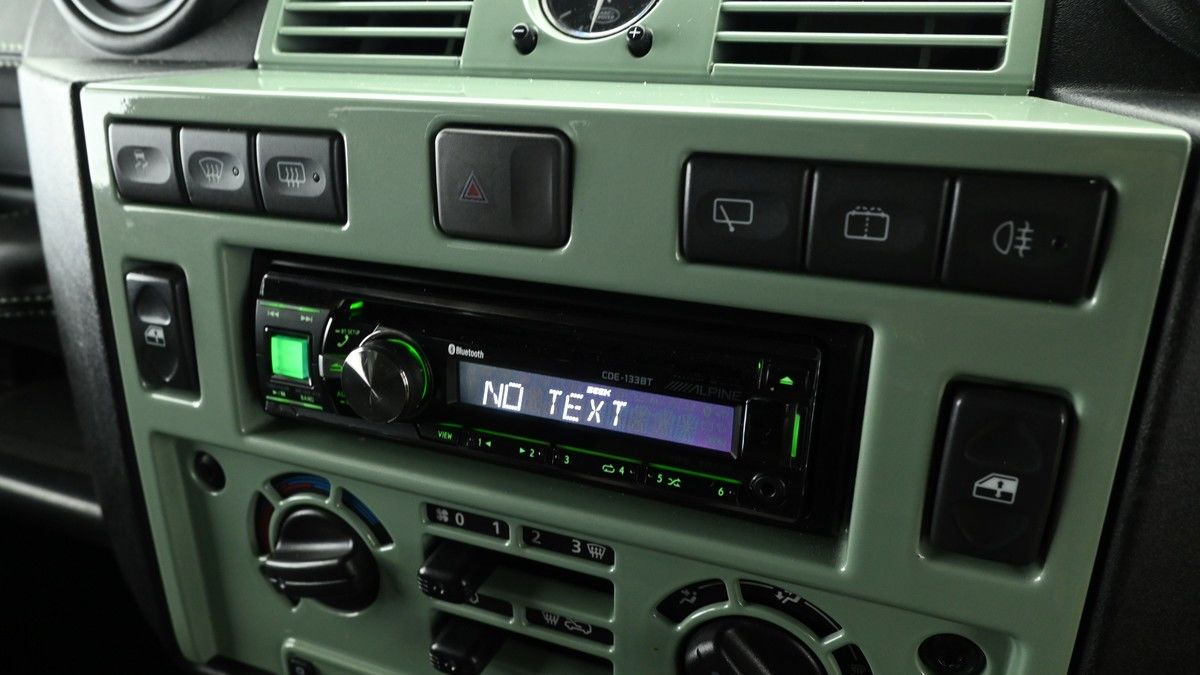 Land Rover Defender 90 Urban Image 11