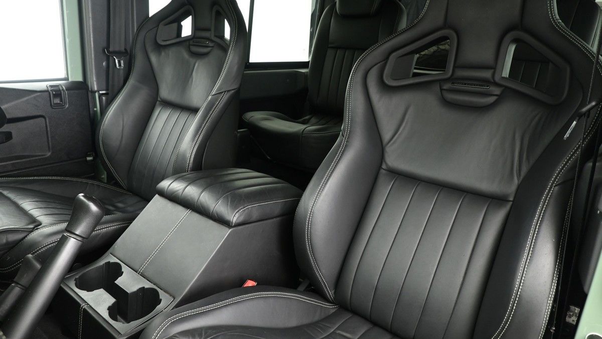 Land Rover Defender 90 Urban Image 4