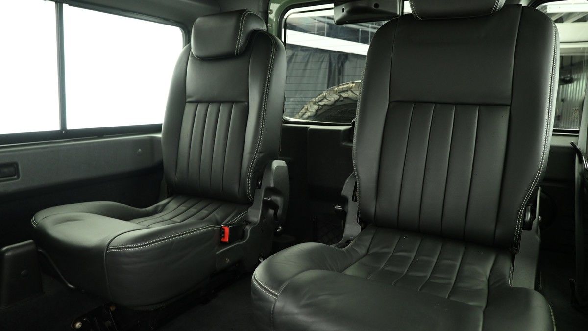 Land Rover Defender 90 Urban Image 5