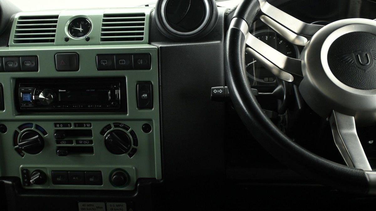 Land Rover Defender 90 Urban Image 15