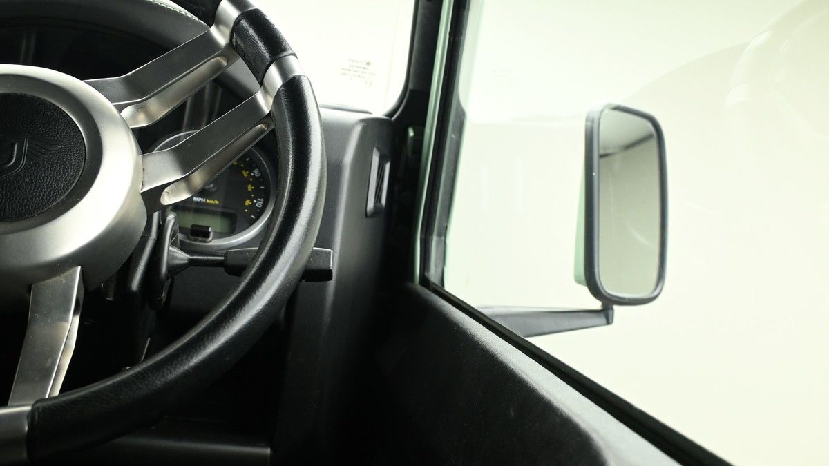 Land Rover Defender 90 Urban Image 16