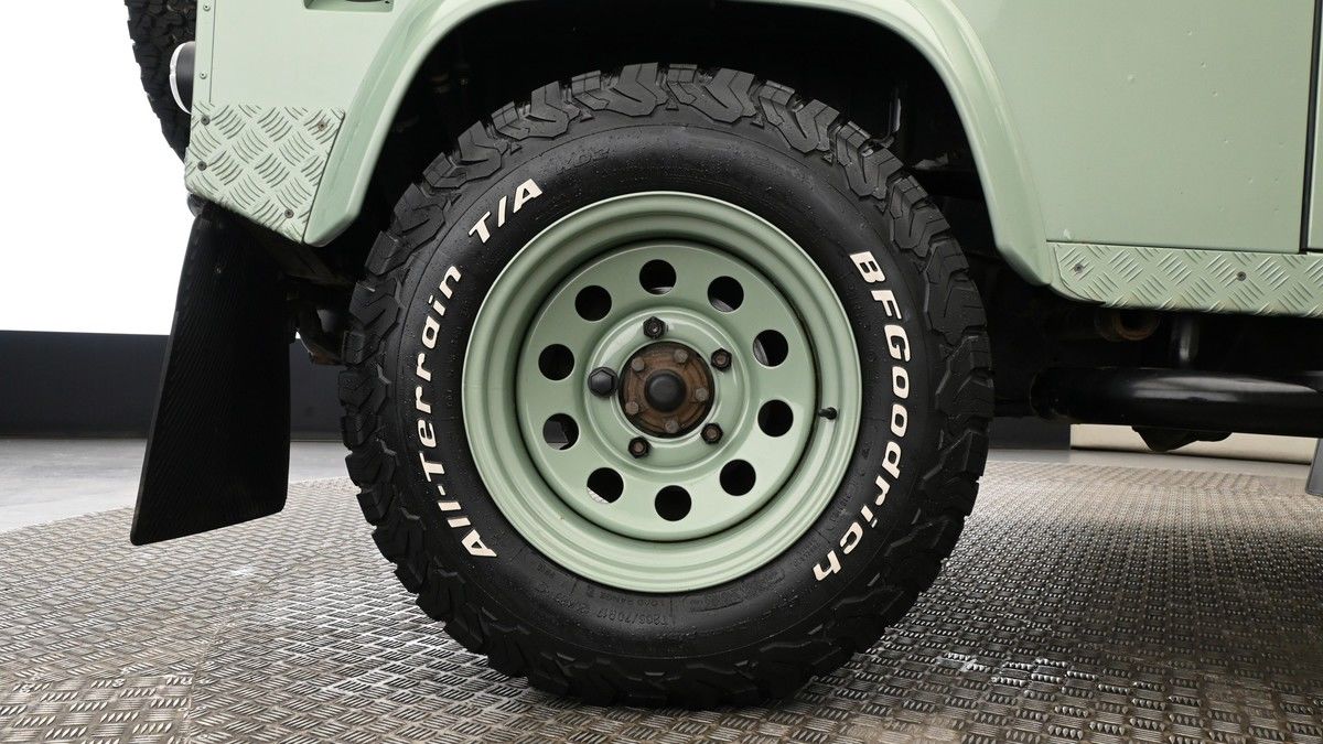Land Rover Defender 90 Urban Image 9