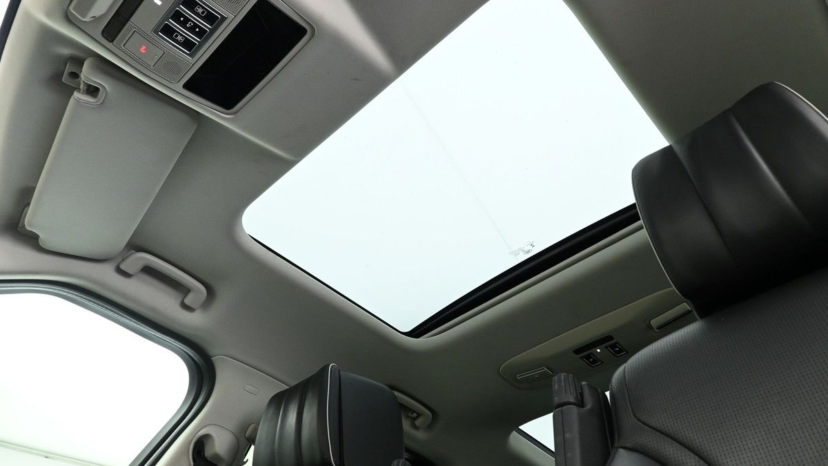 Land Rover Discovery Image 2