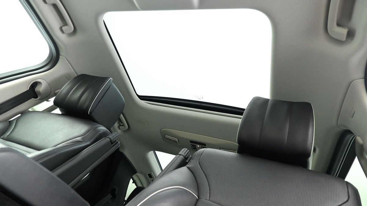 Land Rover Discovery Image 11