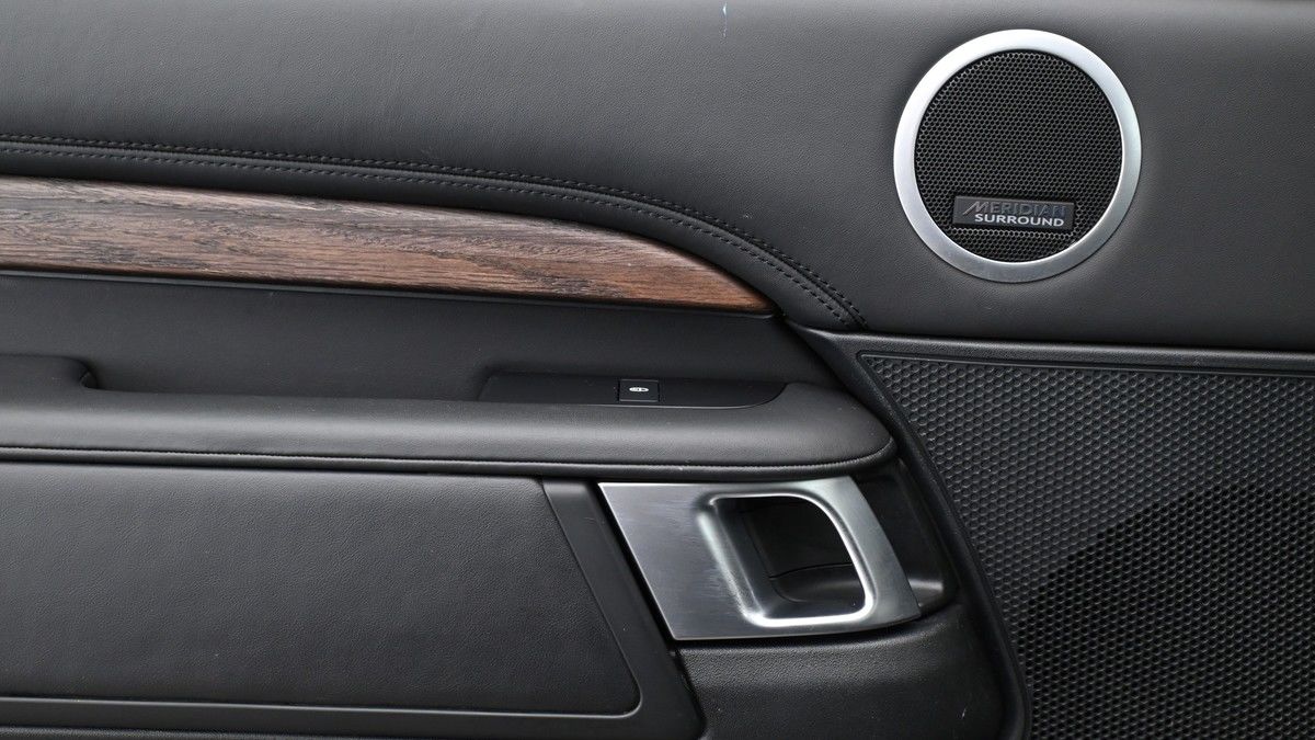 Land Rover Discovery Image 14