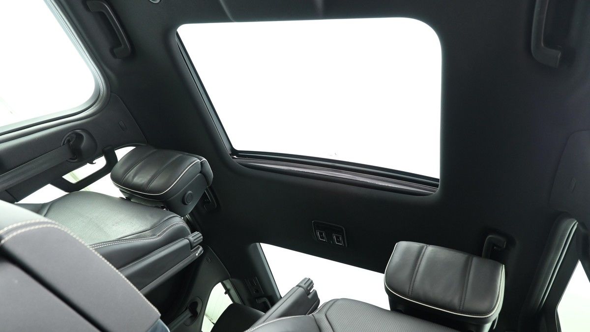 Land Rover Discovery Image 2