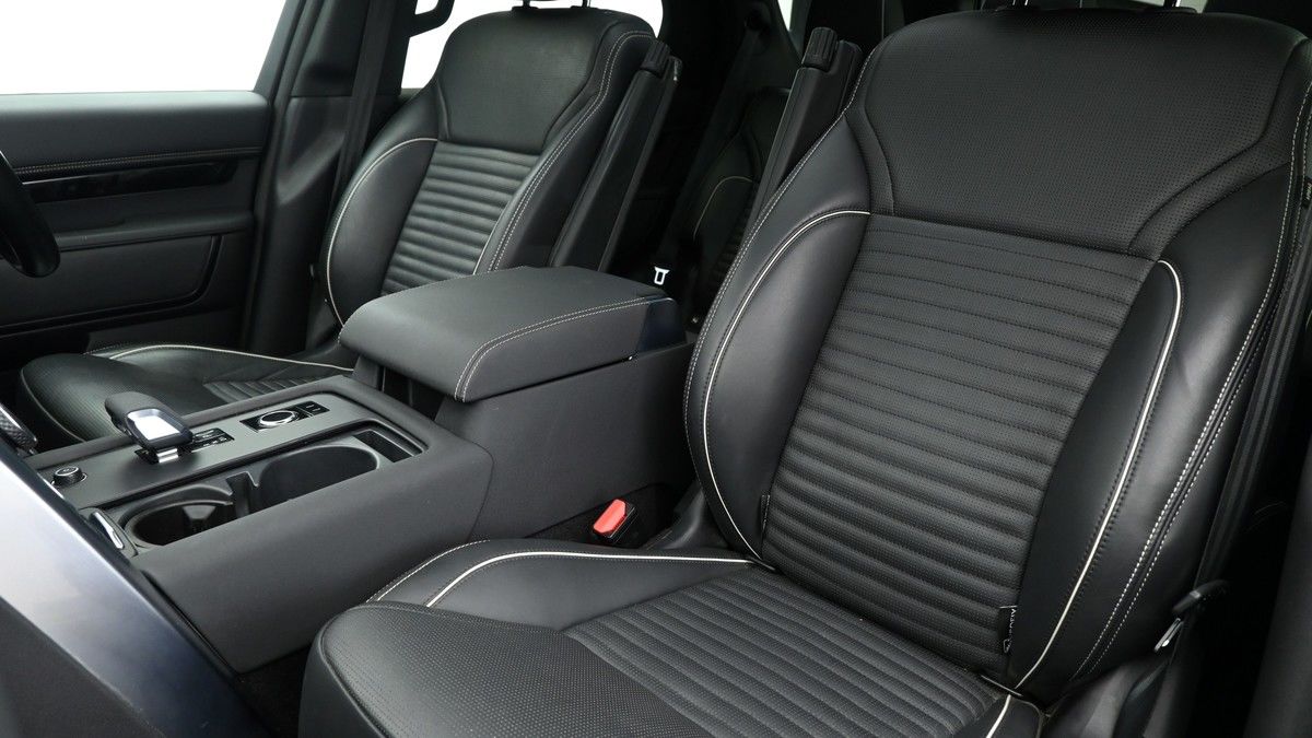 Land Rover Discovery Image 4