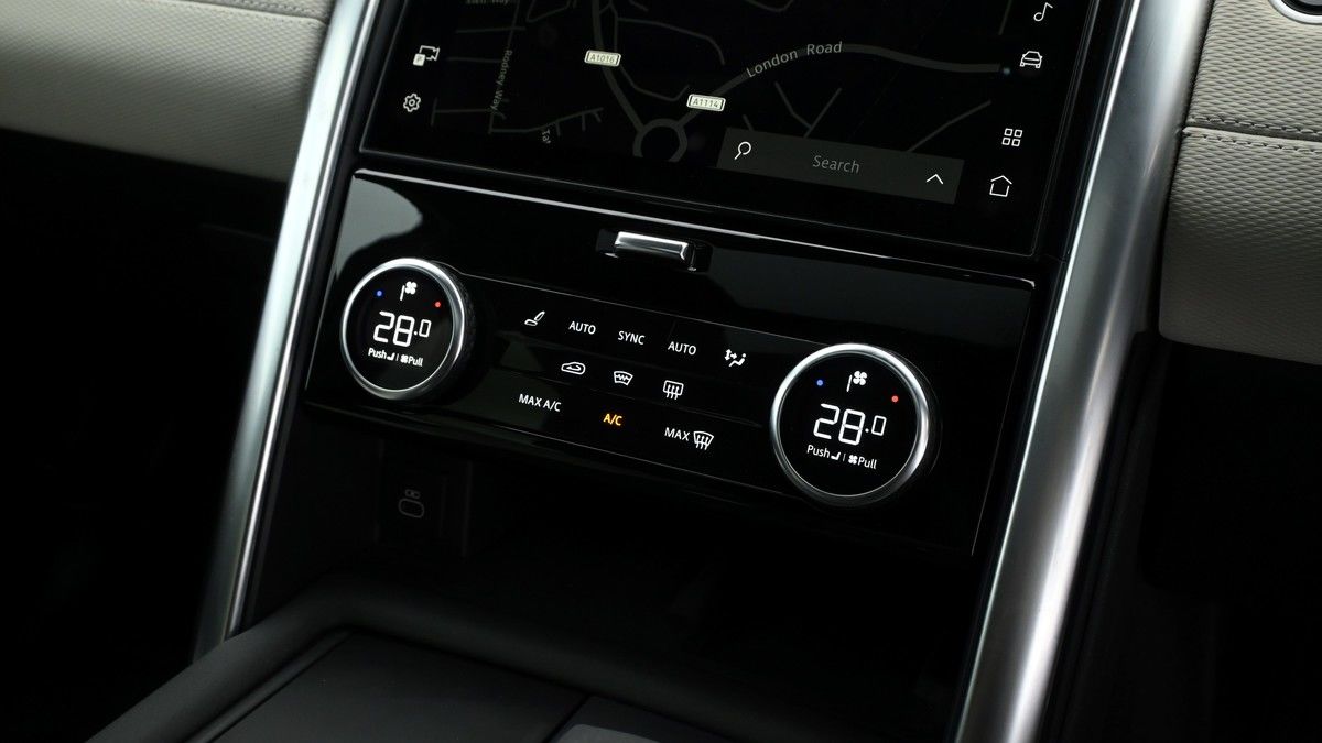 Land Rover Discovery Image 12