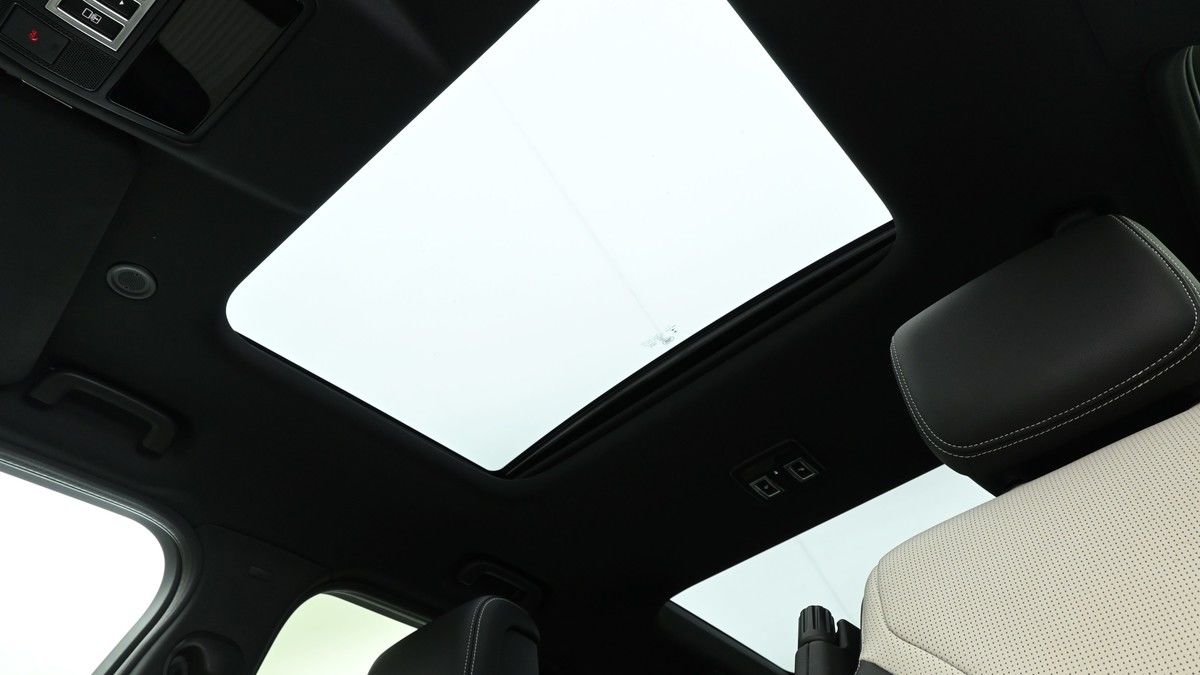 Land Rover Discovery Image 2