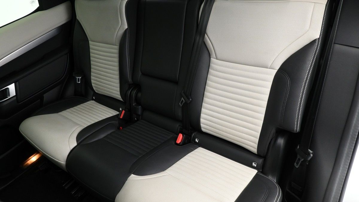Land Rover Discovery Image 5