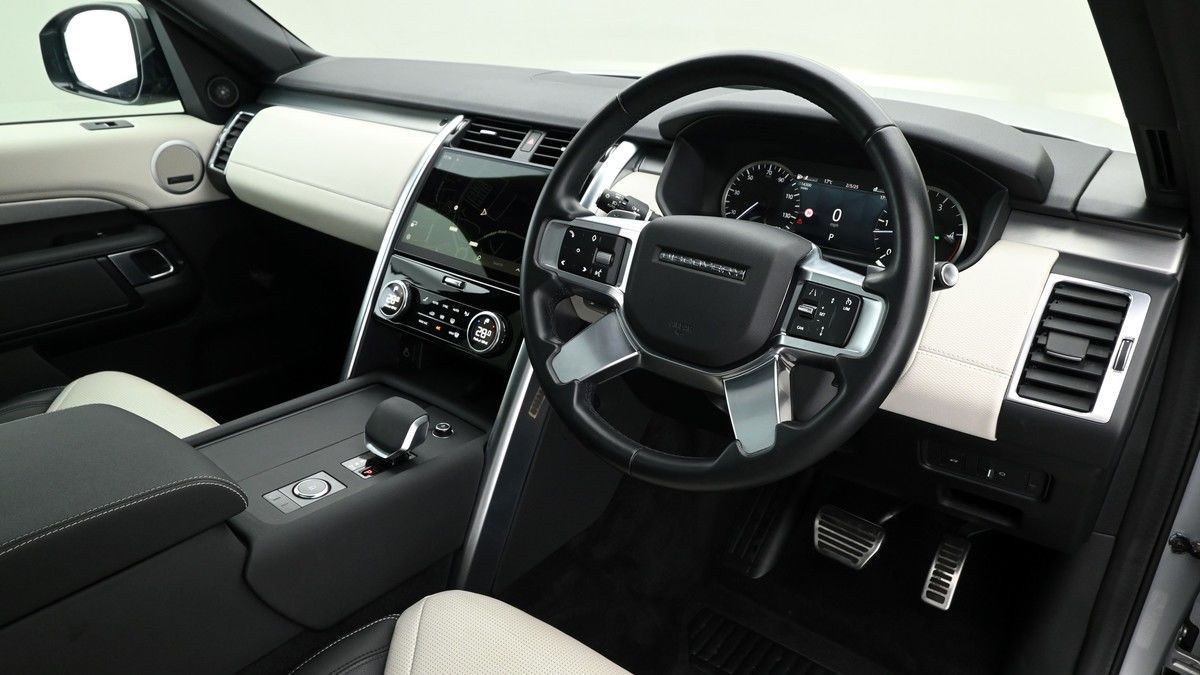 Land Rover Discovery Image 3