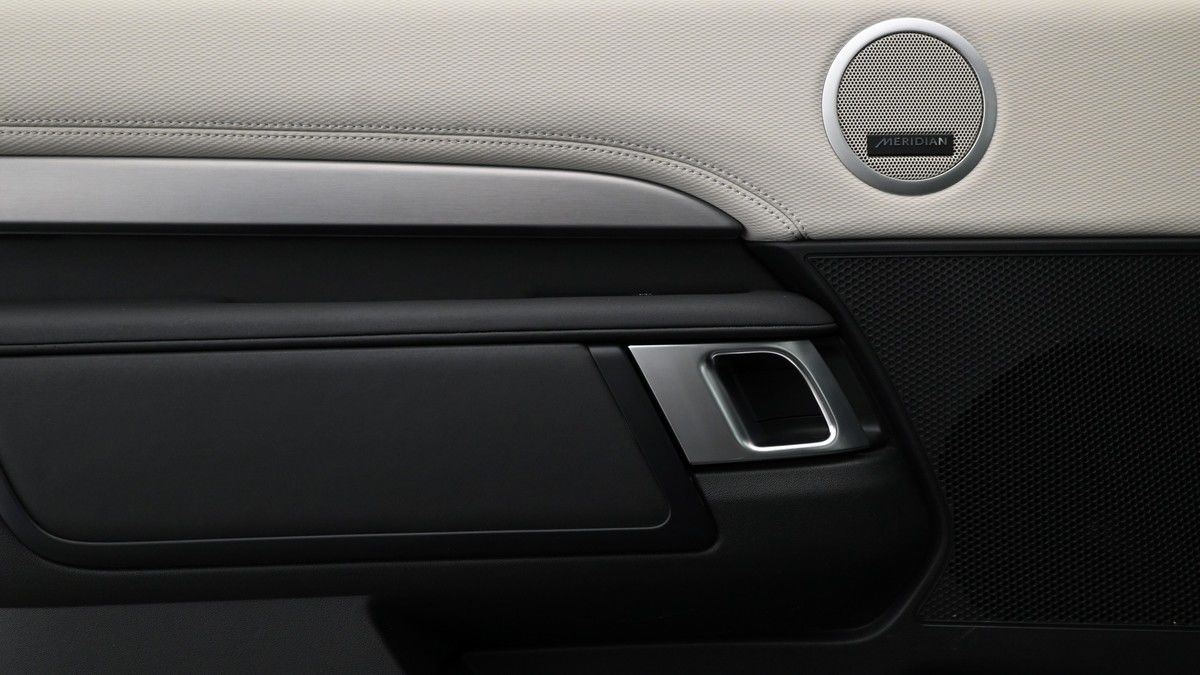 Land Rover Discovery Image 13