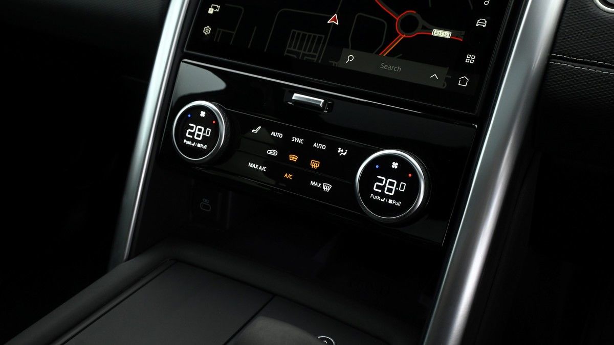 Land Rover Discovery Image 12