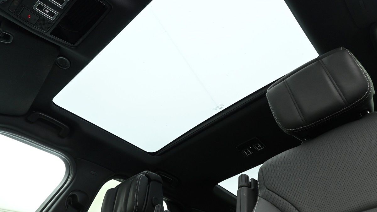 Land Rover Discovery Image 2