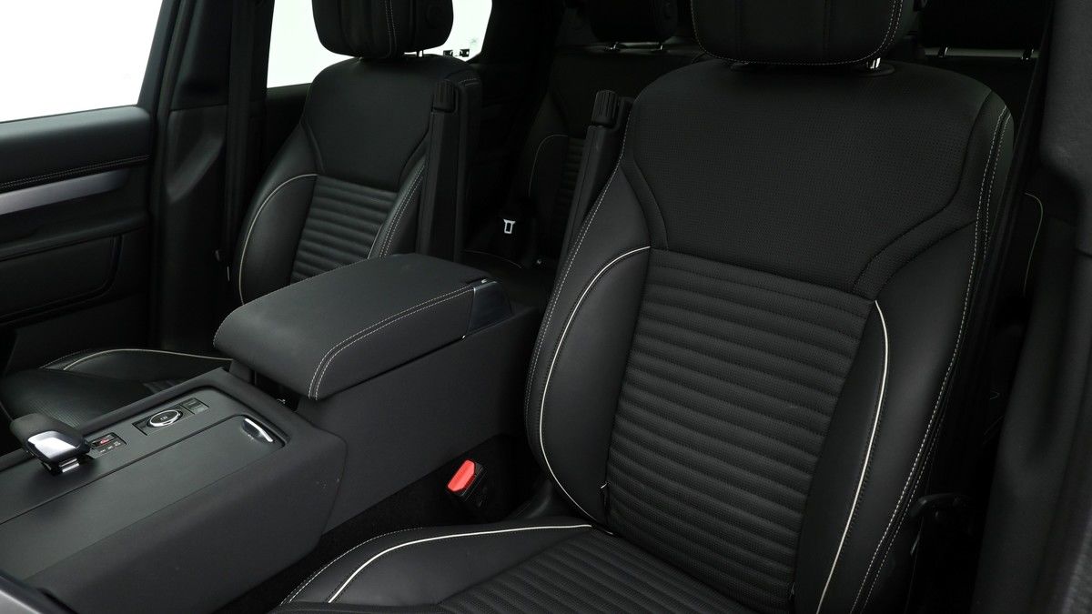 Land Rover Discovery Image 4