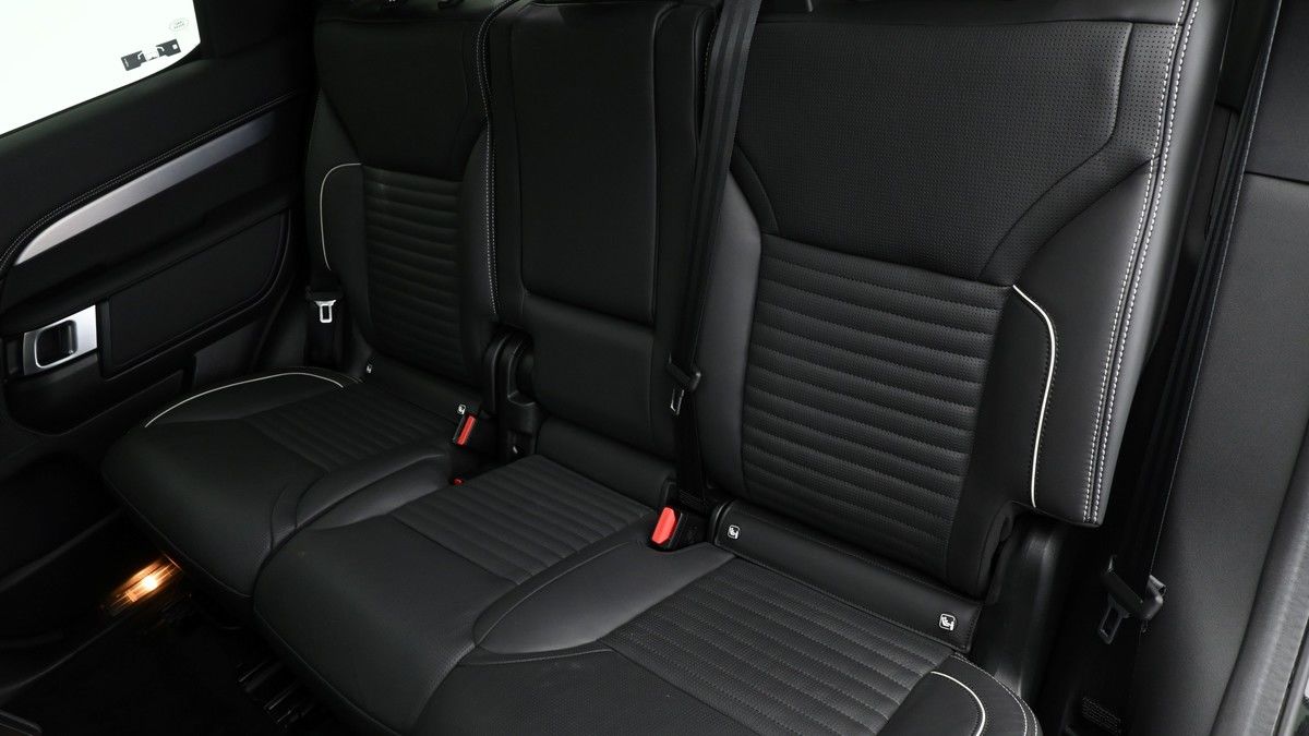 Land Rover Discovery Image 5